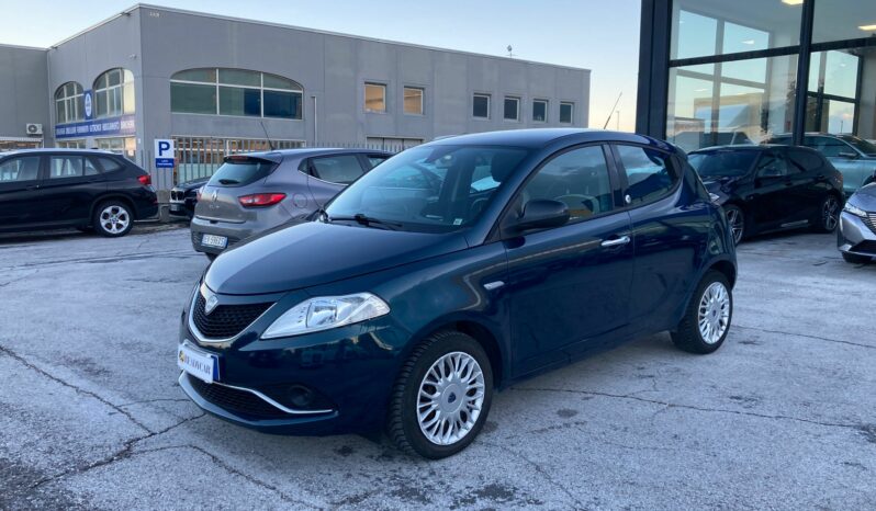 
 Lancia Ypsilon 1.2 Gold ecochic Gpl 69cv my16 full									