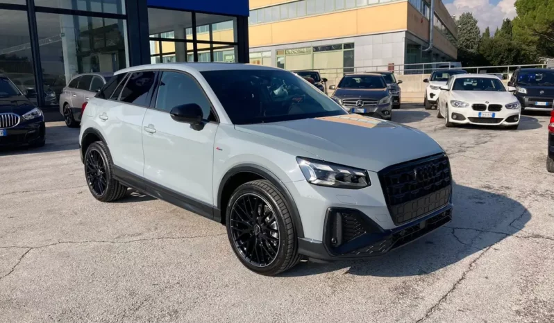 
 Audi Q2 35 2.0 tdi Identity Black s-tronic full									