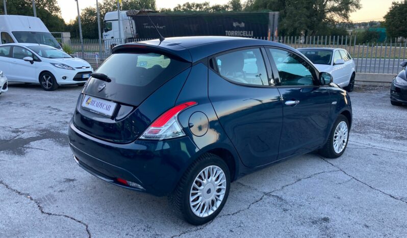 
 Lancia Ypsilon 1.2 Gold ecochic Gpl 69cv my16 full									